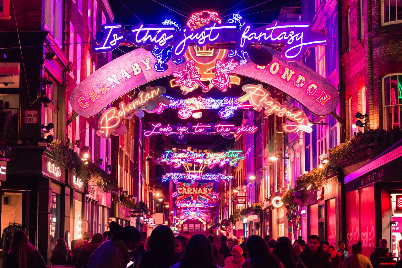 Venez fêter Noël chez Boris Johnson avec plus de 330 000 invités